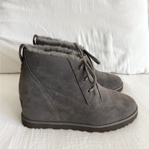 UGG Grey Femme Lace-Up Fur Lined Booties - Picture 3 of 6